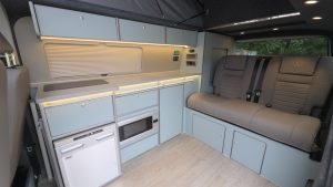 VW Transporter-LWB-Signature-Plus