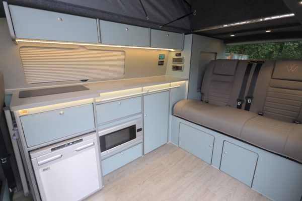 VW Transporter-LWB-Signature-Plus